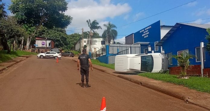 Vuelco un utilitario y el conductor sufrió lesiones