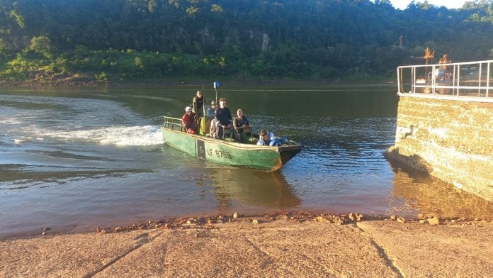 turistas lesionados tras caer en el Salto Mbocai