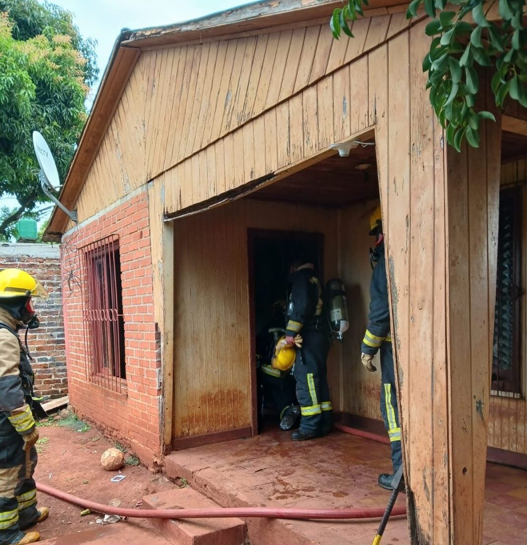 Bomberos lograron sofocar un incendio en una vivienda