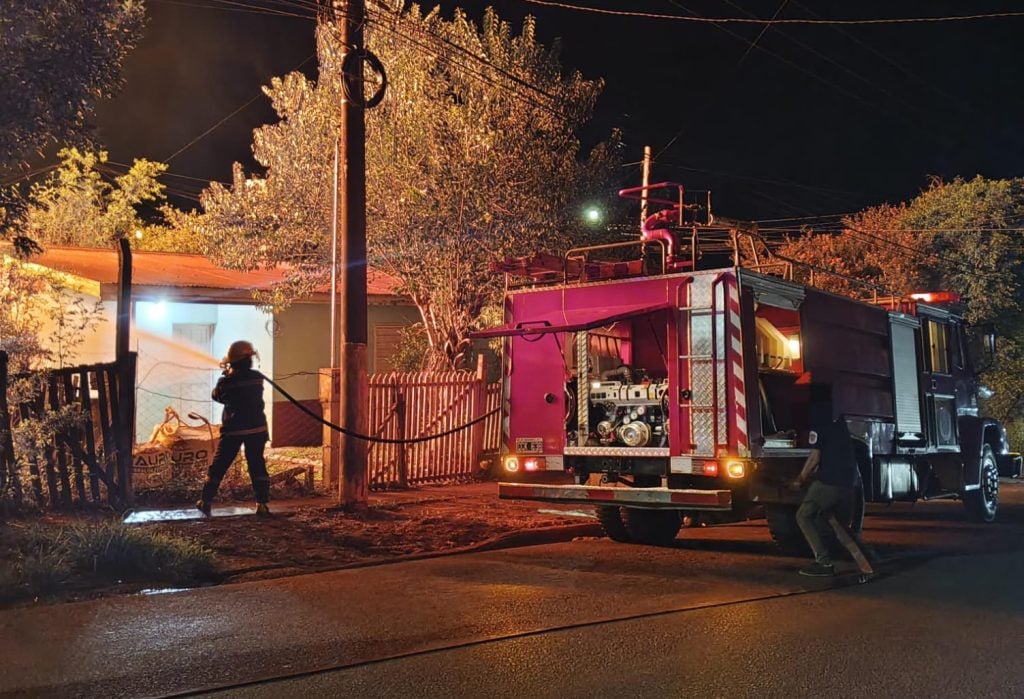 Incendio consumió dos viviendas en el kilómetro 3 de Eldorado