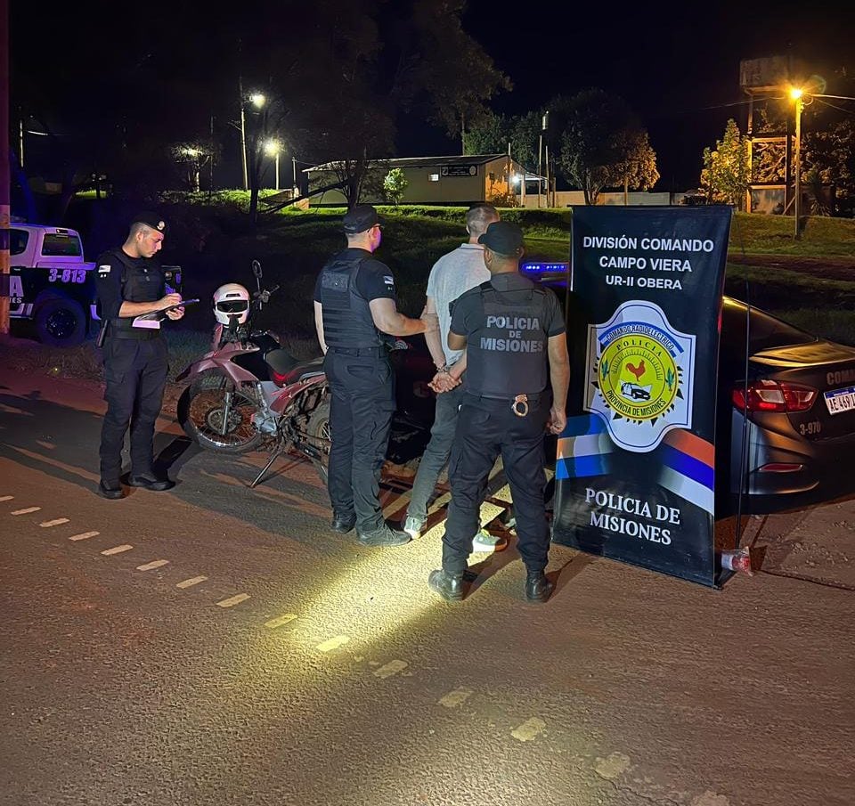 Un hombre alcoholizado realizaba maniobras peligrosas con su motocicleta