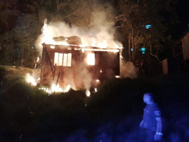 Un incendio consumió por completo una vivienda