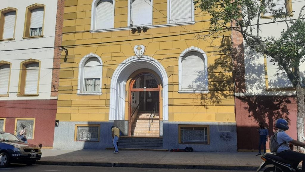 Un instituto de Posadas restringirá el uso de celulares desde el ciclo lectivo 2026