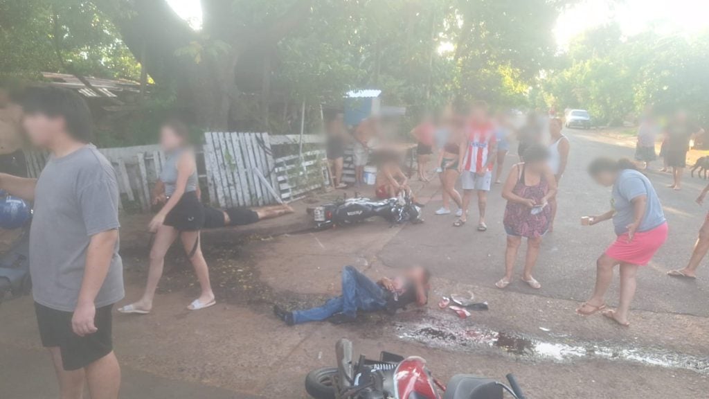 Tres jóvenes fueron hospitalizados tras chocar con sus motocicletas