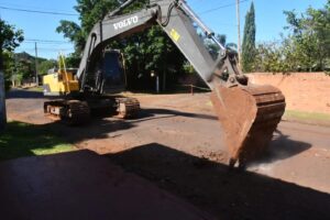 tareas de mejoramiento vial en la Calle San Luis