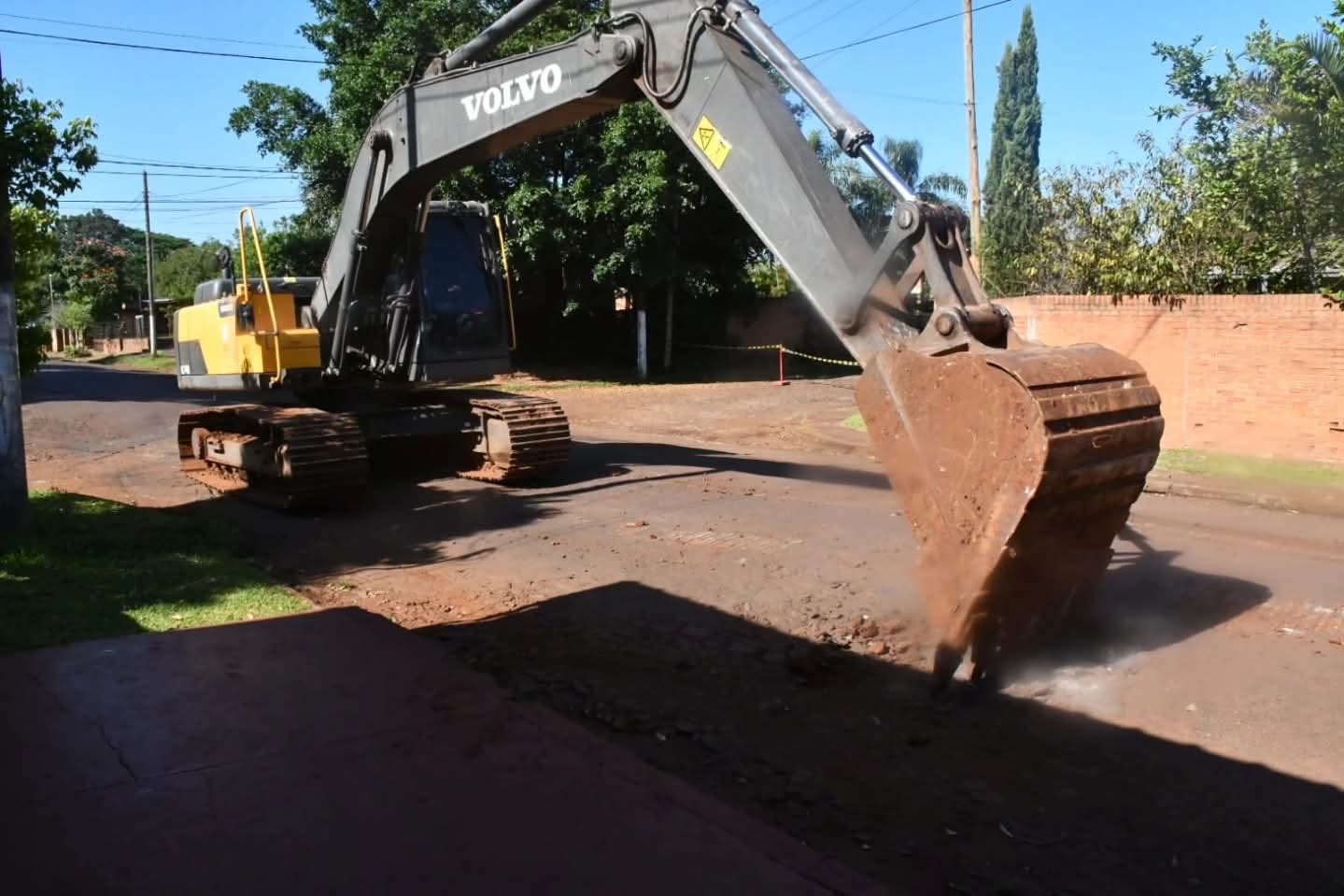 tareas de mejoramiento vial en la Calle San Luis