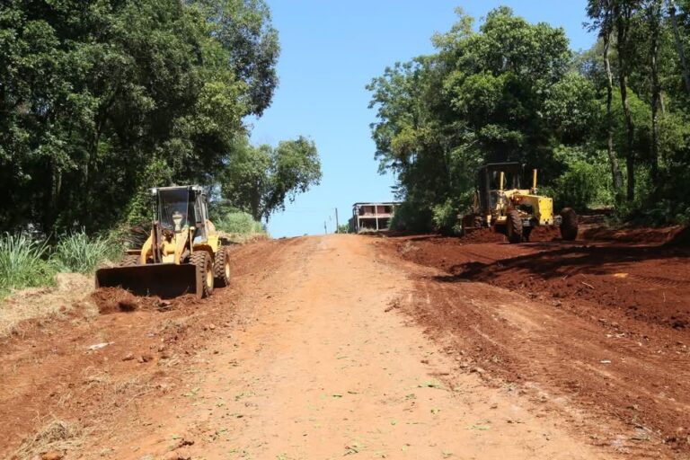 trabajos de transformación vial en la calle Salto Alegría de Eldorado