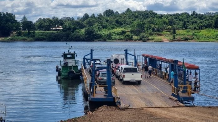 Analizan extender el horario de la balsa con Brasil