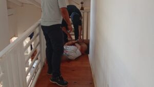 Buscado por robos se escondió en un instituto
