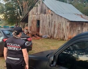Buscan a un hombre acusado de balear a su hijo y su nuera en Misiones
