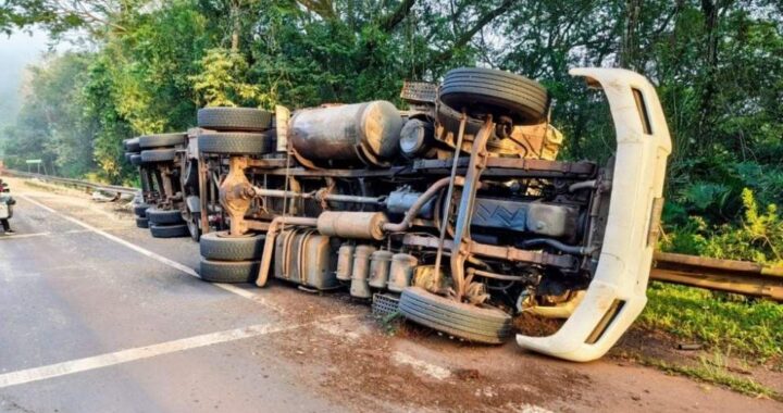 Choque entre camiones en la RN 12 sobre el puente Piray Guazú