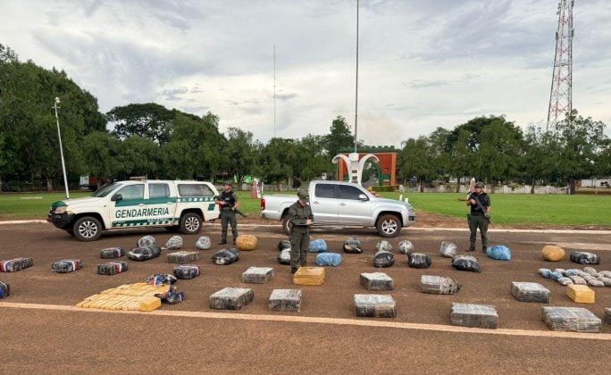 Hallaron una camioneta abandonada con más de 700 kilos de marihuana en Misiones