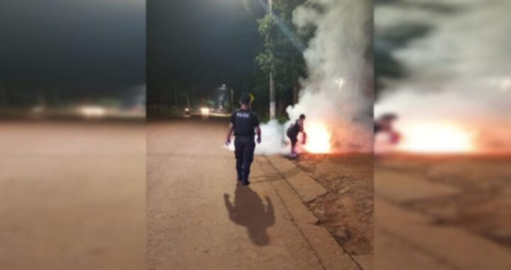 Moto abandonada se incendió y explotó en plena calle en Eldorado