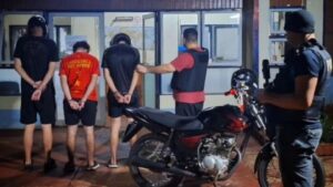 Motociclistas fueron detenidos tras merodear casas en Eldorado