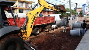 Realizan tareas de entubado en el Km 8 dela avenida San Martín en Eldorado