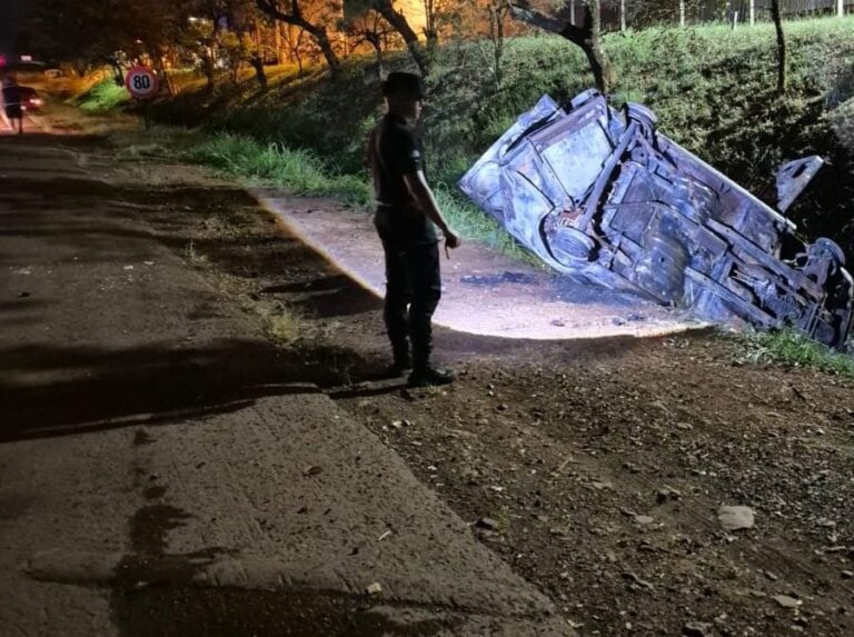 Siniestro vial sobre Ruta Nacional12 terminó con incendio de un vehículo