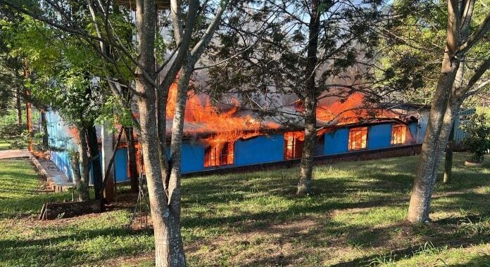 Un adolescente de 13 años está acusado de incendiar una escuela en Misiones