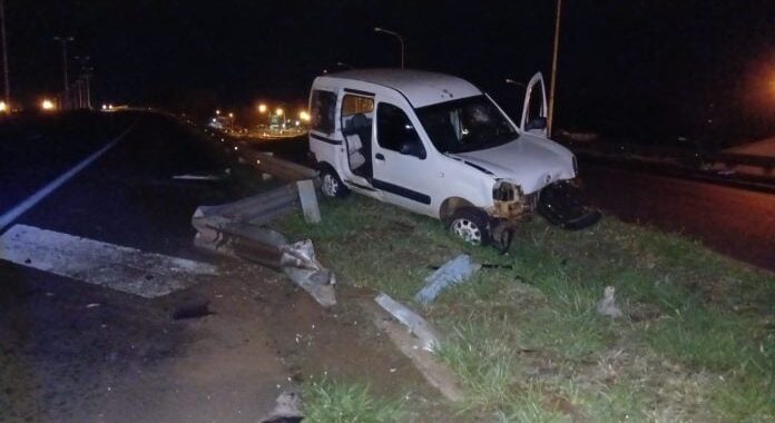 Un conductor resultó herido tras chocar contra el guardarraíl en Ruta 12