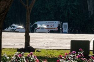 Un hombre sufrió graves lesiones tras caer desde la cascada artificial de la costanera de Posadas