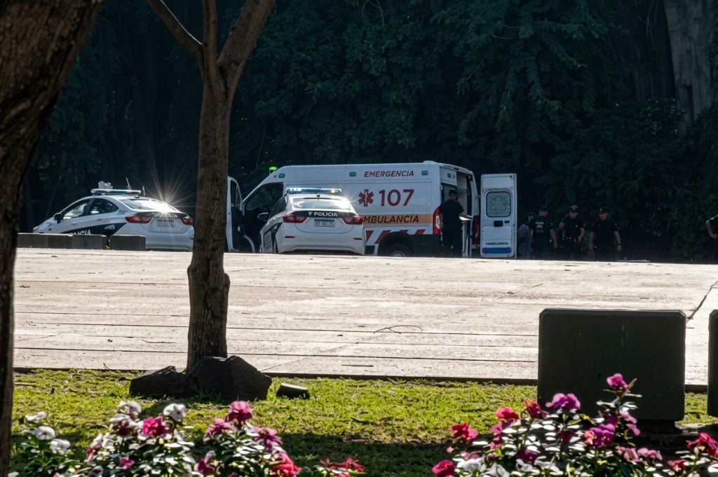 Un hombre sufrió graves lesiones tras caer desde la cascada artificial de la costanera de Posadas