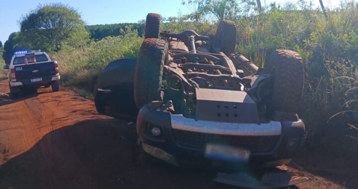 Volcó una camioneta en un camino rural y la conductora salió ilesa