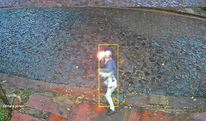 Ataque incendiario en una casa