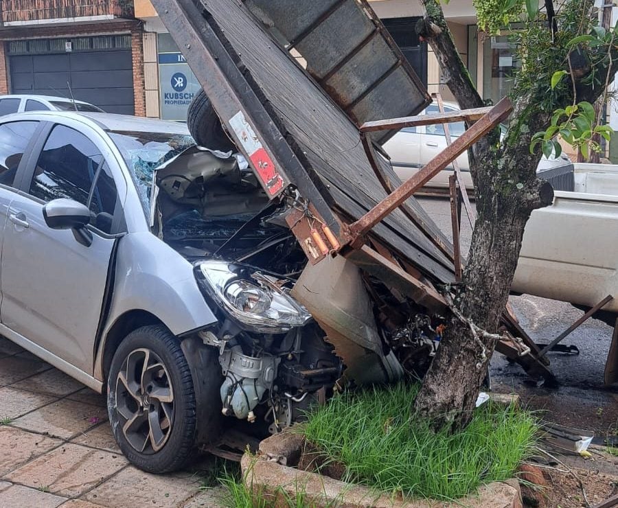 Choque en cadena con cinco vehículos