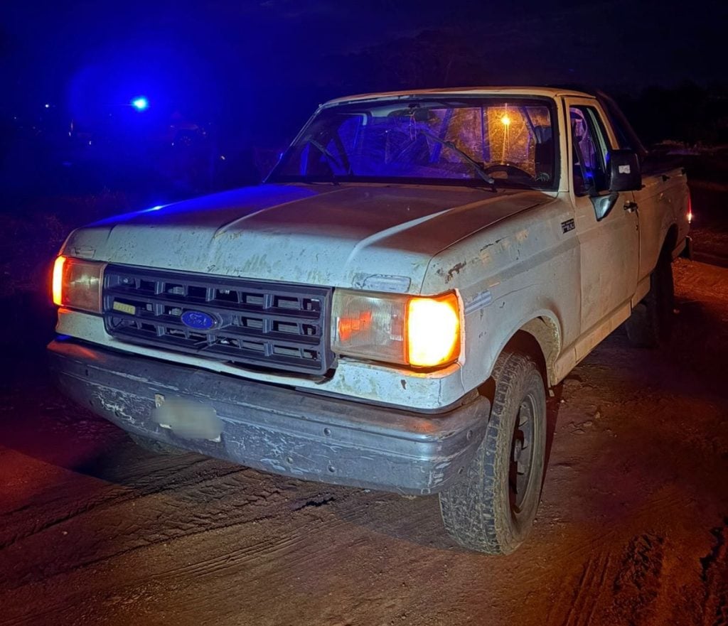 Choque entre camioneta y moto dejó heridos y una mujer con fractura