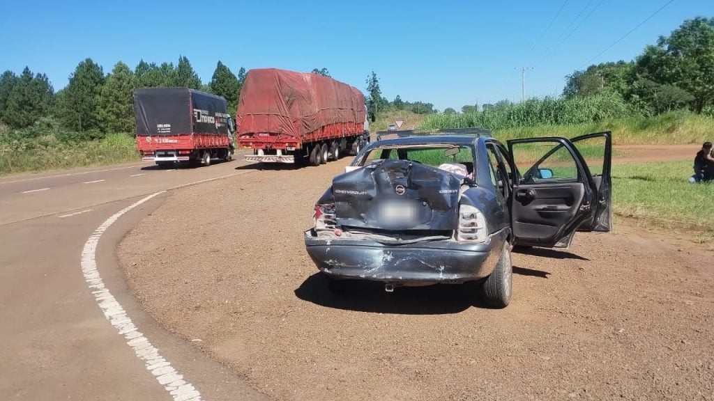 Choque entre un camión y un auto dejó al menos cuatro heridos sobre la Ruta 14