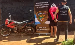Detienen a un joven en Eldorado tras intentar evadir un control con una moto adulterada