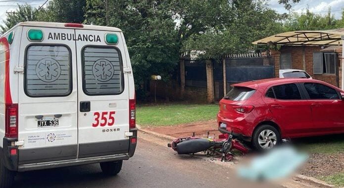 Murió un motociclista tras despistar e impactar contra un vehículo estacionado