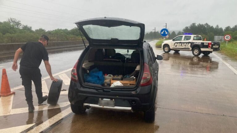 Un automovilista quedó varado en la Ruta 12 durante la tormenta
