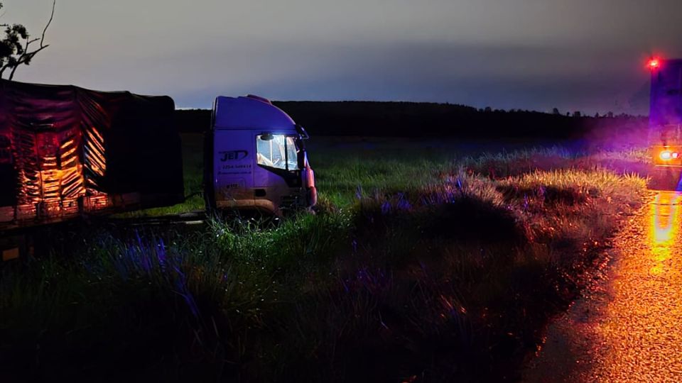 Un camionero se quedó dormido y despistó en la Ruta 12
