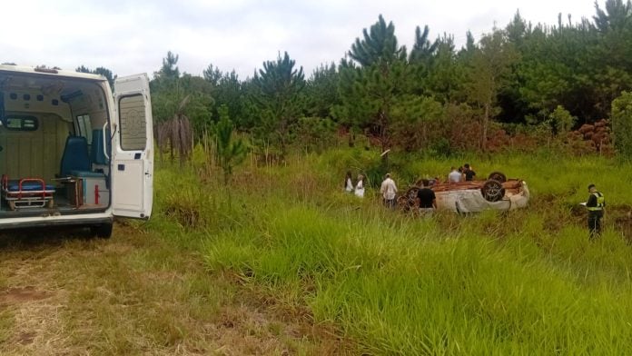 Una mujer despistó y volcó con su vehículo sobre la ruta 103
