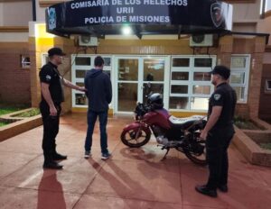 Buscó empleo en reiteradas ocasiones, no lo tomaron y los amenazó con dispararles