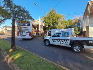 Choque entre una moto y un colectivo terminó sin heridos