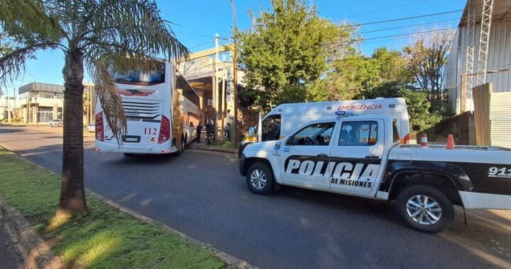 Choque entre una moto y un colectivo terminó sin heridos