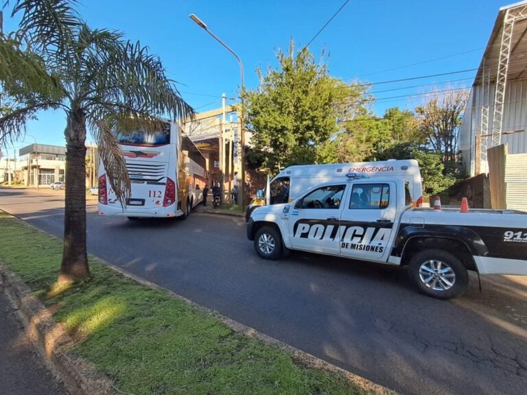 Choque entre una moto y un colectivo terminó sin heridos
