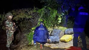 Detectaron una lancha proveniente de Paraguay y encontraron 89 panes de marihuana en Posadas