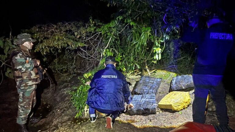 Detectaron una lancha proveniente de Paraguay y encontraron 89 panes de marihuana en Posadas