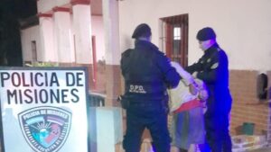 Detuvieron a un joven acusado de robar bebidas de un carrito en la Costanera de Eldorado