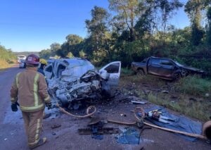 Dos conductores resultaron heridos tras un choque frontal