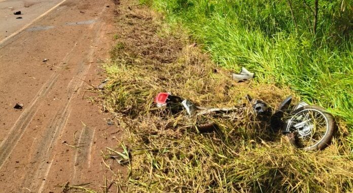 Dos heridos graves durante un choque entre una moto y un camión