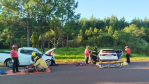 Dos mujeres heridas tras un choque entre una camioneta y un automóvil