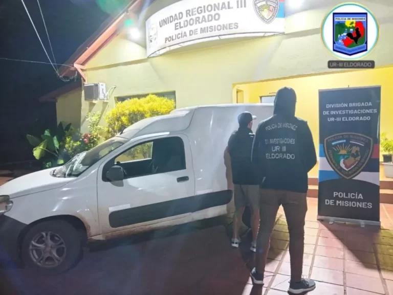Eldorado interceptan una Fiorino robada en Buenos Aires