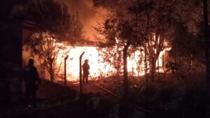 Incendio destruyó una vivienda en Eldorado