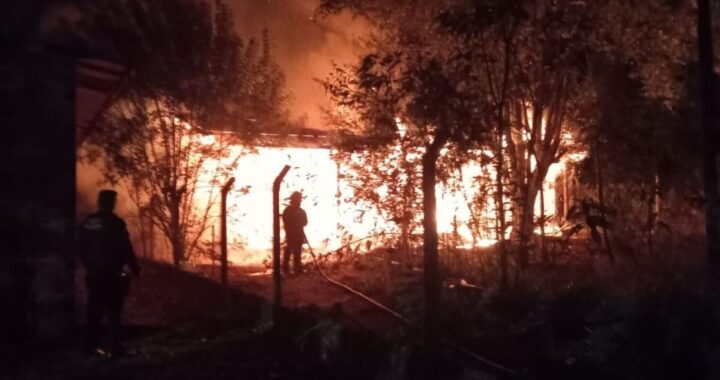 Incendio destruyó una vivienda en Eldorado