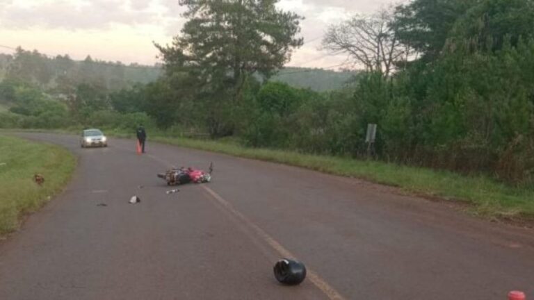 Un motociclista lucha por su vida tras despistar en la Ruta 17 en Eldoradо