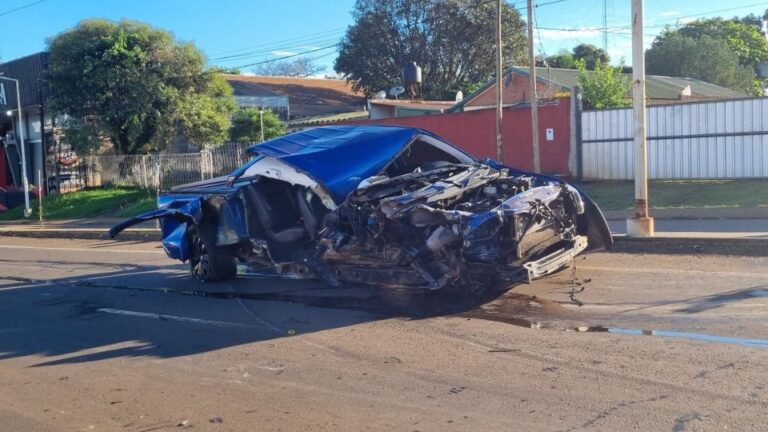chocó contra un semáforo y dio positivo en alcoholemia