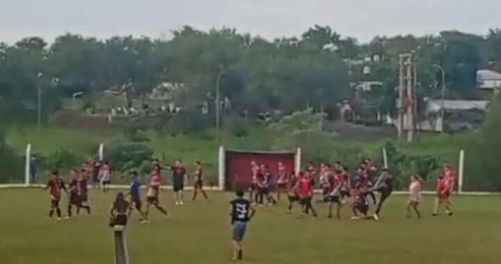 jugador de fútbol internado tras recibir una patada en la cabeza